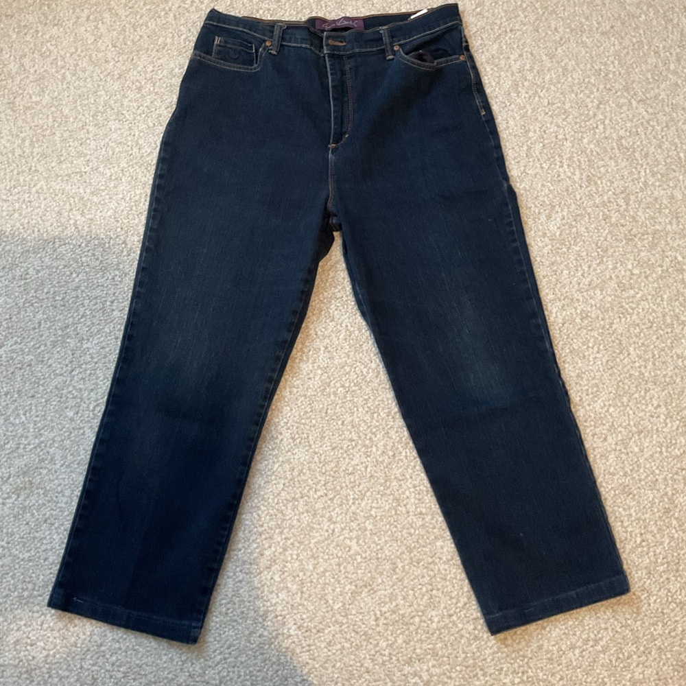 Gloria Vanderbilt cropped denim/blue jeans